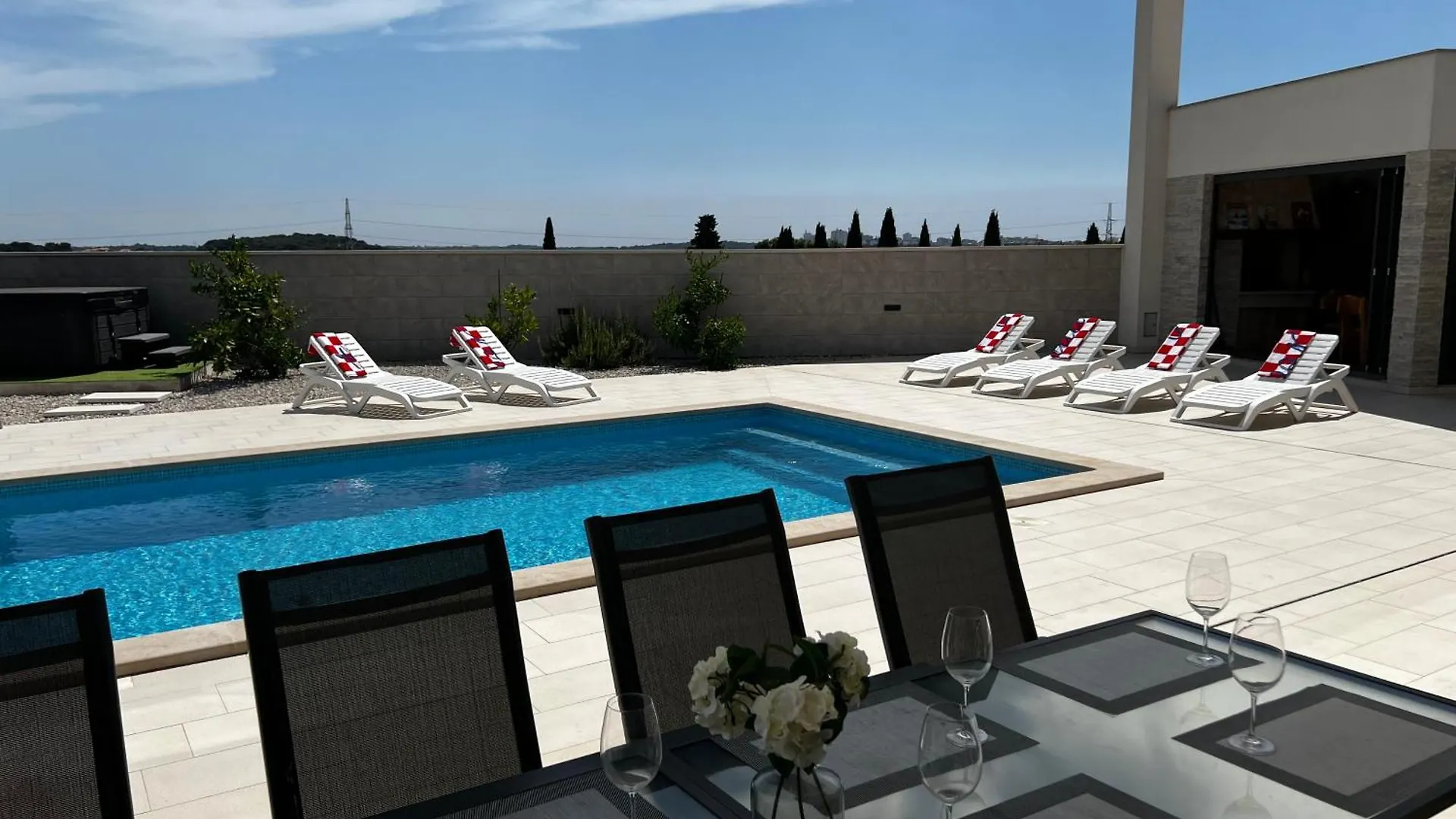 Villa Mare - Modern Villa With Swimming Pool And Jacuzzi Pola