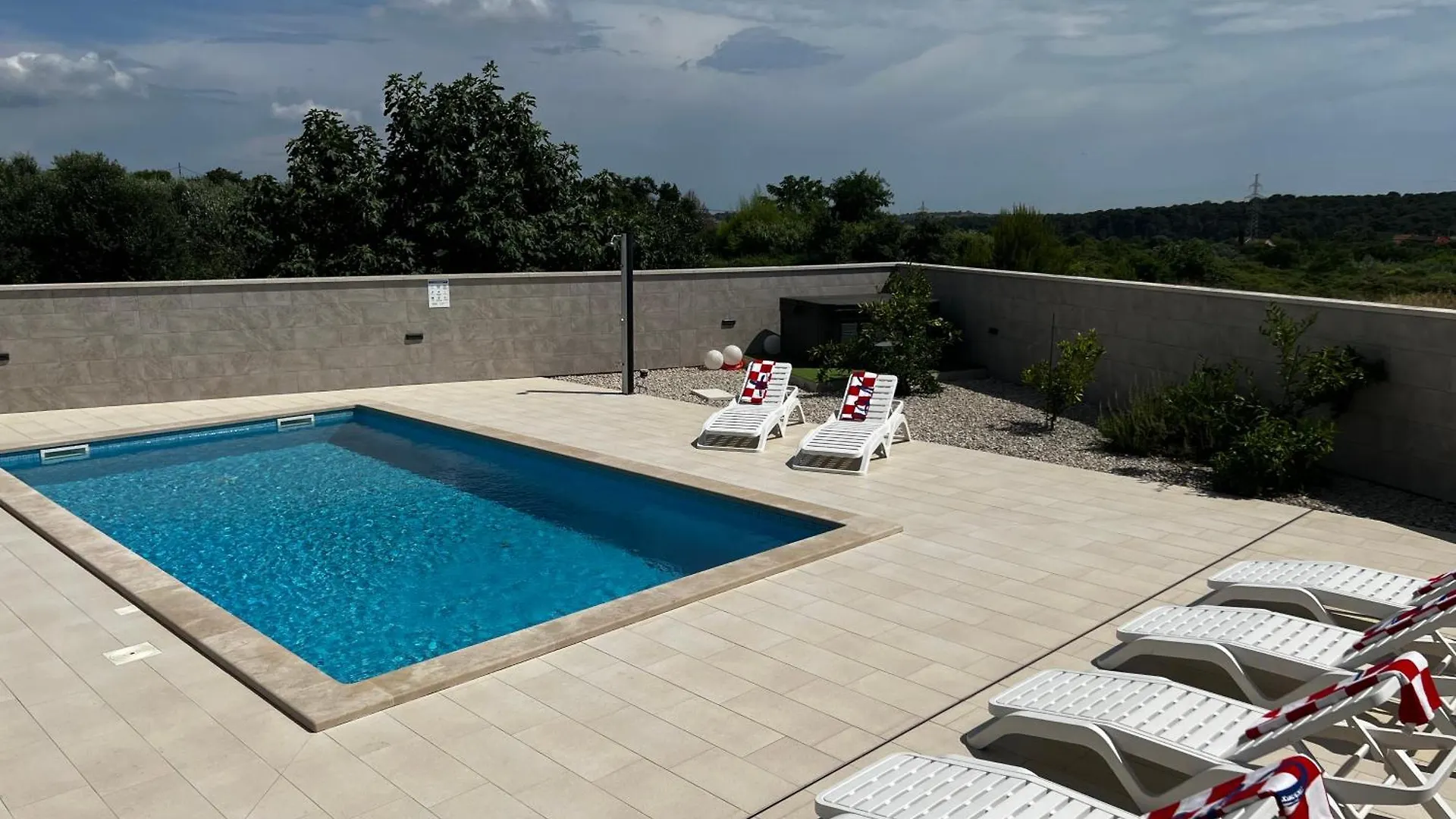 Villa Mare - Modern Villa With Swimming Pool And Jacuzzi Pola