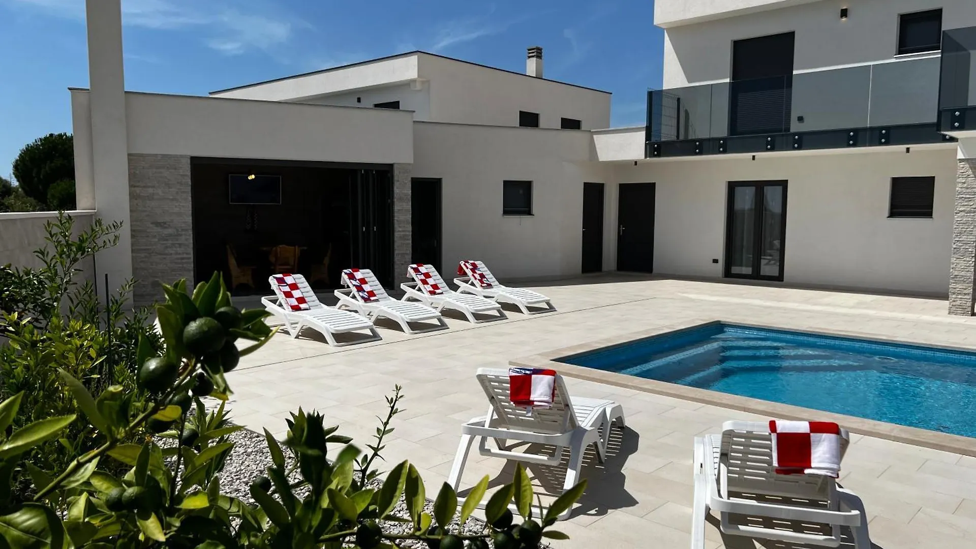 Villa Mare - Modern Villa With Swimming Pool And Jacuzzi Pola